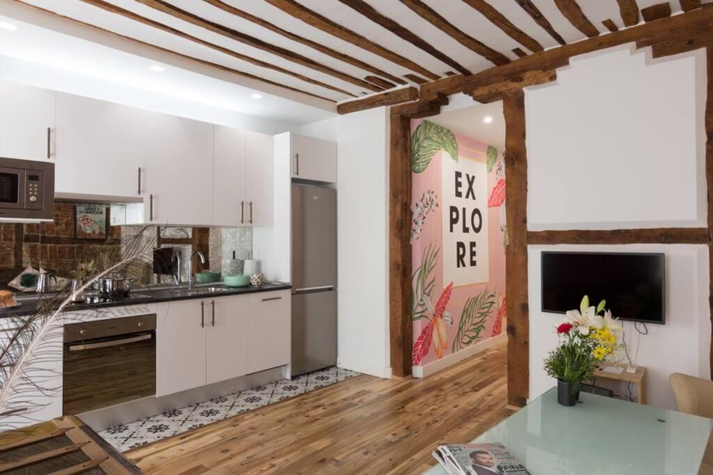 Bonito apartamento en típica corrala en el centro de Madrid Exterior foto