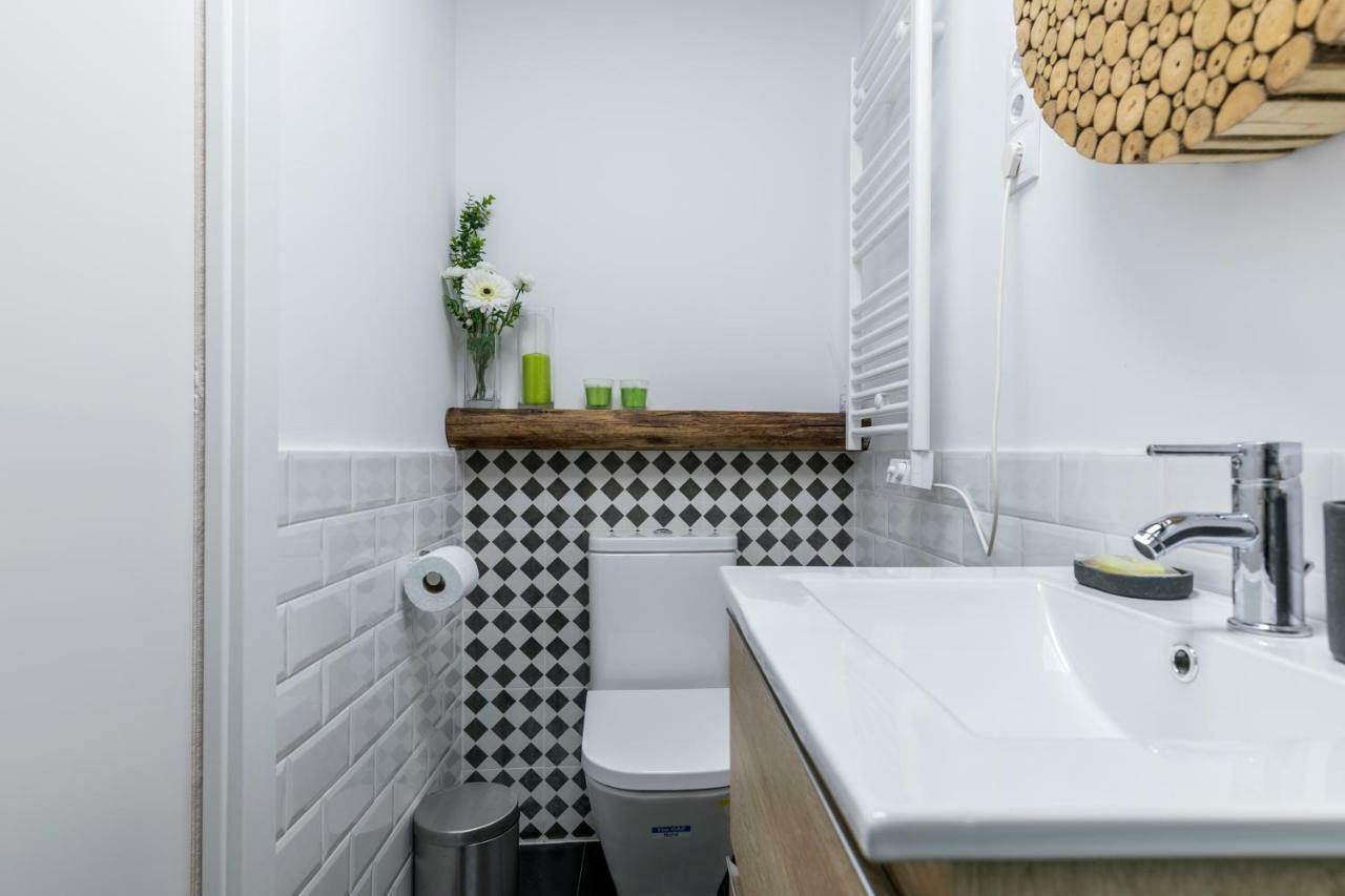 Bonito apartamento en típica corrala en el centro de Madrid Exterior foto